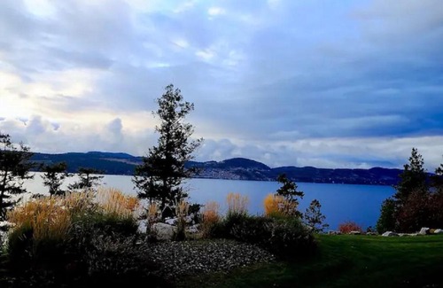 Central Okanagan House | Cozystay Signature Lake Okanagan Resort
