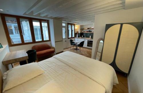 Quartier de Rochechouart Apartment | CozyStudioParis-Montmartre-Opera