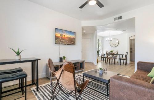 Kierland Apartment | CozySuites at Kierland Commons with pool #13