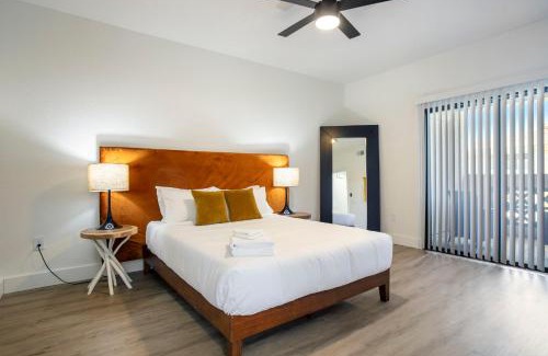 Kierland Apartment | CozySuites at Kierland Commons with pool #13