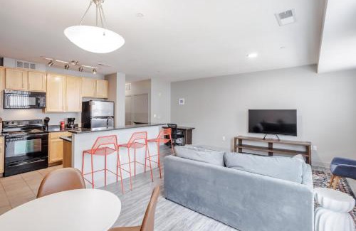 Downtown Cincinnati Apartment | CozySuites at the Banks gym pool 06