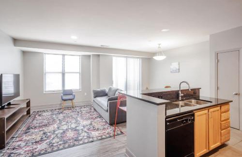 Downtown Cincinnati Apartment | CozySuites at the Banks gym pool 06