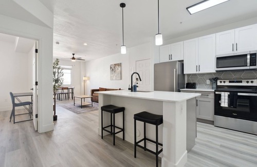 Glendale Sports and Entertainment District Apartment | CozySuites at Zone Westgate