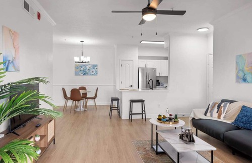 Chandler Apartment | CozySuites Chandler with 2 pools, jacuzzi, arcade! 07