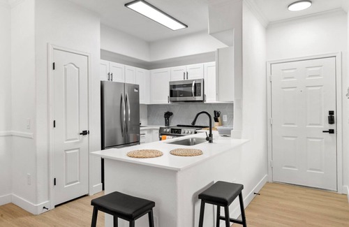 Chandler Apartment | CozySuites Chandler with 2 pools, jacuzzi, arcade! 07