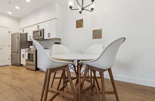 Glendale Sports and Entertainment District Apartment | CozySuites Glendale by the stadium with pool! 24