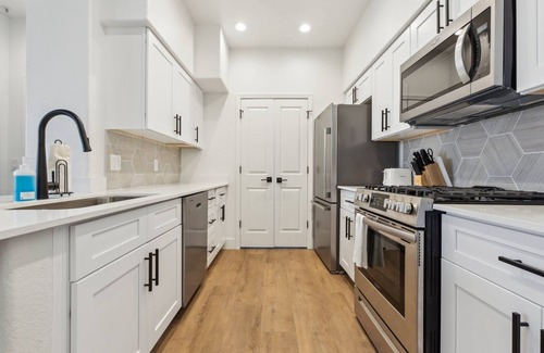 Glendale Sports and Entertainment District Apartment | CozySuites Glendale by the stadium with pool! 24