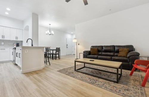 Glendale Sports and Entertainment District Apartment | CozySuites Glendale by the stadium with pool 29