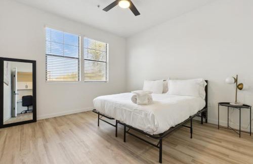 Glendale Sports and Entertainment District Apartment | CozySuites Glendale by the stadium with pool 29