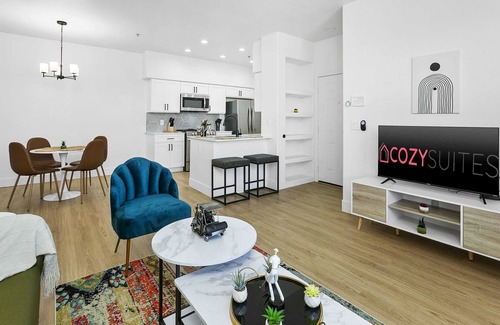 Glendale Sports and Entertainment District Apartment | CozySuites Glendale by the stadium with pool 01