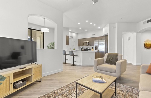 Glendale Sports and Entertainment District Apartment | CozySuites Glendale by the stadium with pool! 16