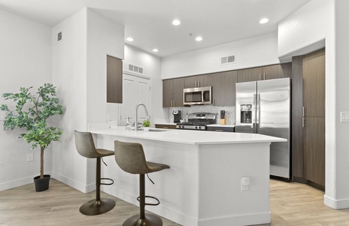 Glendale Sports and Entertainment District Apartment | CozySuites Glendale by the stadium with pool! 16