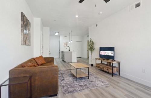 Glendale Sports and Entertainment District Apartment | CozySuites Glendale in Westgate with pool 03