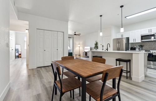 Glendale Sports and Entertainment District Apartment | CozySuites Glendale - Westgate with pool! 06
