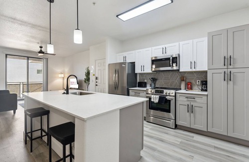 Glendale Sports and Entertainment District Apartment | CozySuites Glendale - Westgate with pool! 06
