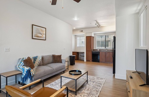 Glendale Sports and Entertainment District Apartment | CozySuites Glendale - Westgate w pool! 14