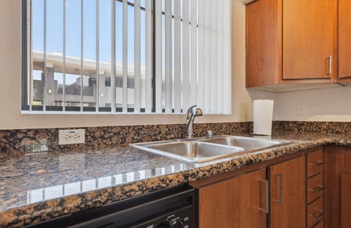 Glendale Sports and Entertainment District Apartment | CozySuites Glendale - Westgate w pool! 14