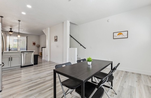 Glendale Sports and Entertainment District Apartment | CozySuites Glendale - Westgate w pool! 16