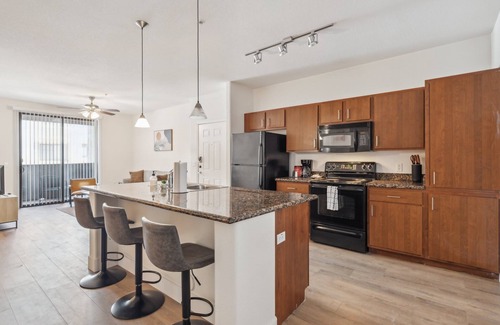 Glendale Sports and Entertainment District Apartment | CozySuites Glendale - Westgate w pool! 17