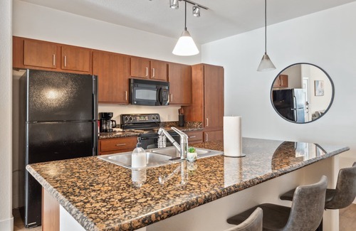 Glendale Sports and Entertainment District Apartment | CozySuites Glendale - Westgate w pool! 17