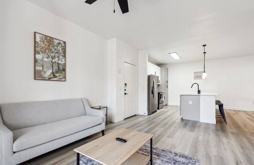 Glendale Sports and Entertainment District Apartment | CozySuites Glendale - Westgate with pool! 08