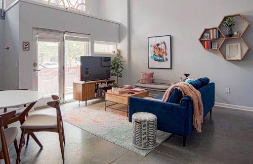 Cole-Noble District Apartment | CozySuites l 2BR Monument Circle Indy