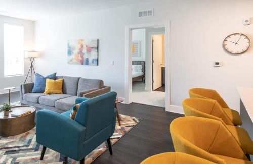 Central Business District Apartment | Cozysuites l Luxe 2BR in Downtown Cincinnati