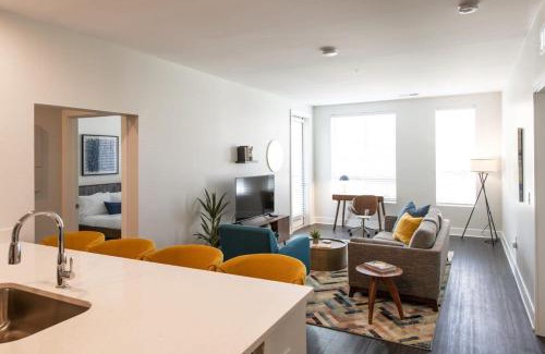 Central Business District Apartment | Cozysuites l Luxe 2BR in Downtown Cincinnati