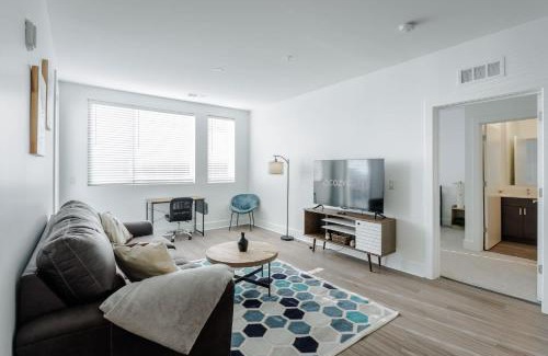 Central Business District Apartment | Cozysuites l Luxe 2BR in Downtown Cincinnati #2