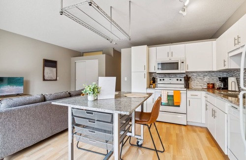 Mill District Apartment | CozySuites Mill District with pool, gym #05