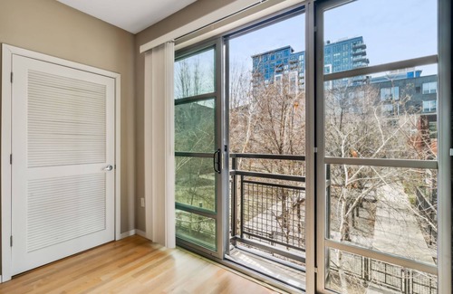Mill District Apartment | CozySuites Mill District with pool, gym #05