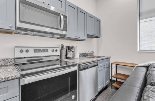 Cultural District Apartment | CozySuites Modern 1BR in Downtown Pitts #21