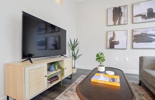 Lower Lawrenceville Apartment | CozySuites Modern 1BR, Lawrenceville