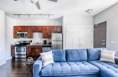 Music Row Apartment | CozySuites Music Row Chic 1BR with free parking! 57