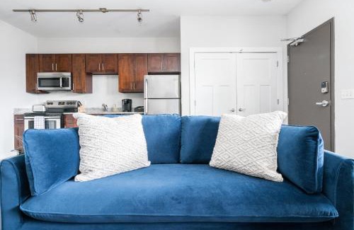 Music Row Apartment | CozySuites MusicRow Elegant 1BR with free parking 36