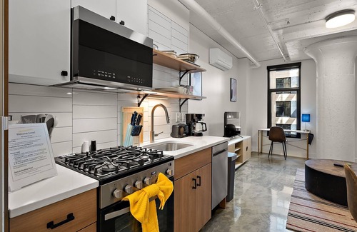 Warehouse District Apartment | CozySuites NLG - Modern 1BR condo #05