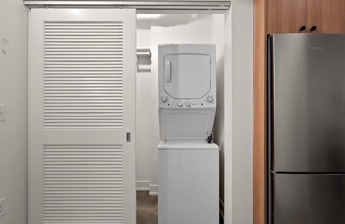 Warehouse District Apartment | CozySuites NLG - Modern 1BR condo #05
