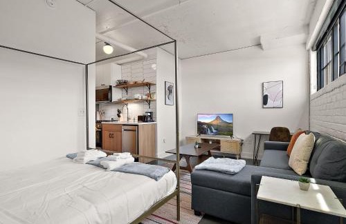 Warehouse District Apartment | CozySuites NLG - Modern studio condo #27