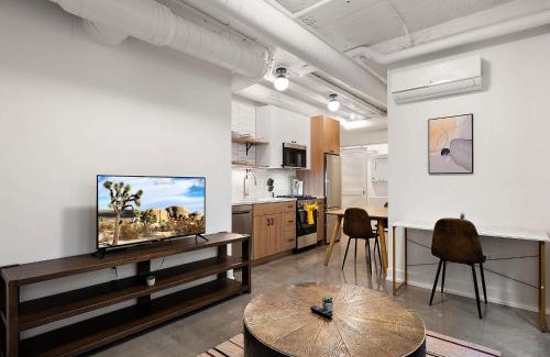 Warehouse District Apartment | CozySuites NLG - Modern 1BR condo #01