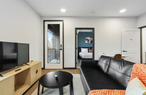 Lockerbie Square Apartment | CozySuites on Mass with garage parking #3