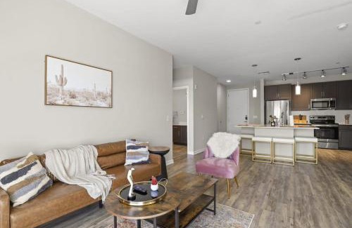 Camelback East Apartment | Cozysuites Paradise under the palms with Pool! 21
