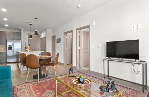 Downtown Phoenix Apartment | Cozysuites PHX RORO Gym Pool Pets Parking #13