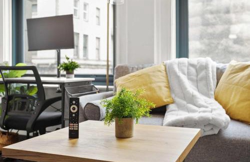 Cultural District Apartment | CozySuites Stunning 1BR in Downtown Pitts #5