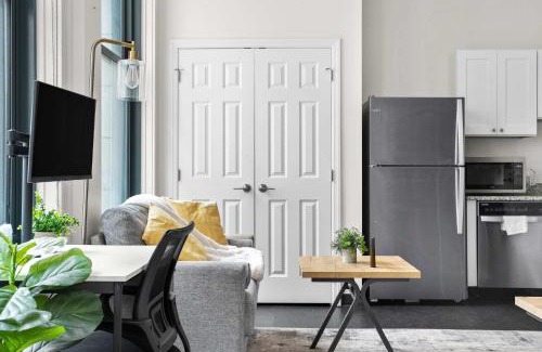 Cultural District Apartment | CozySuites Stunning 1BR in Downtown Pitts #5