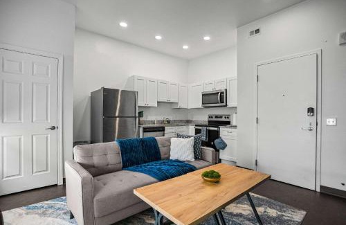 Cultural District Apartment | CozySuites Stunning 1BR in Downtown Pitts #15