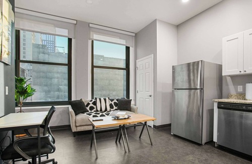 Cultural District Apartment | CozySuites Stunning 1BR in Downtown Pitts 40
