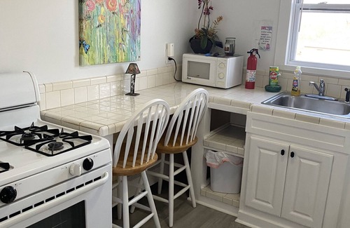 Livingston Apartment | Cozzy Get Away Priv. Apt/St BarnabaS Hosp/NYC/EWR