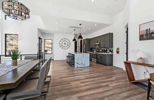 Hurricane House | CR 1582 - Luxurious Golf Haven - Pool & Spa - Stunning View