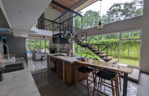 Cahuita House | CR Caribbean Blue House - Modern style 100 WiFi