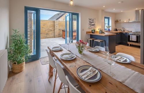 Bembridge Cottage | CRAB COTTAGE, family friendly, country holiday cottage in Bembridge